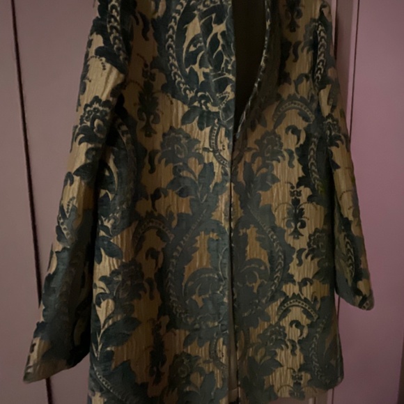 Italian Brocade Coat with matching Handbag - Picture 14 of 15